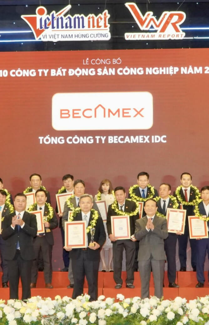 중앙부처, 지부 및 빈즈엉성 인민위원회로부터 다수의 공로증 수여